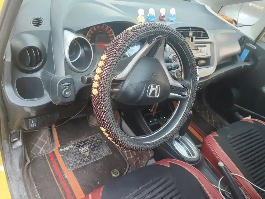 Honda Fit — миниатюра 12