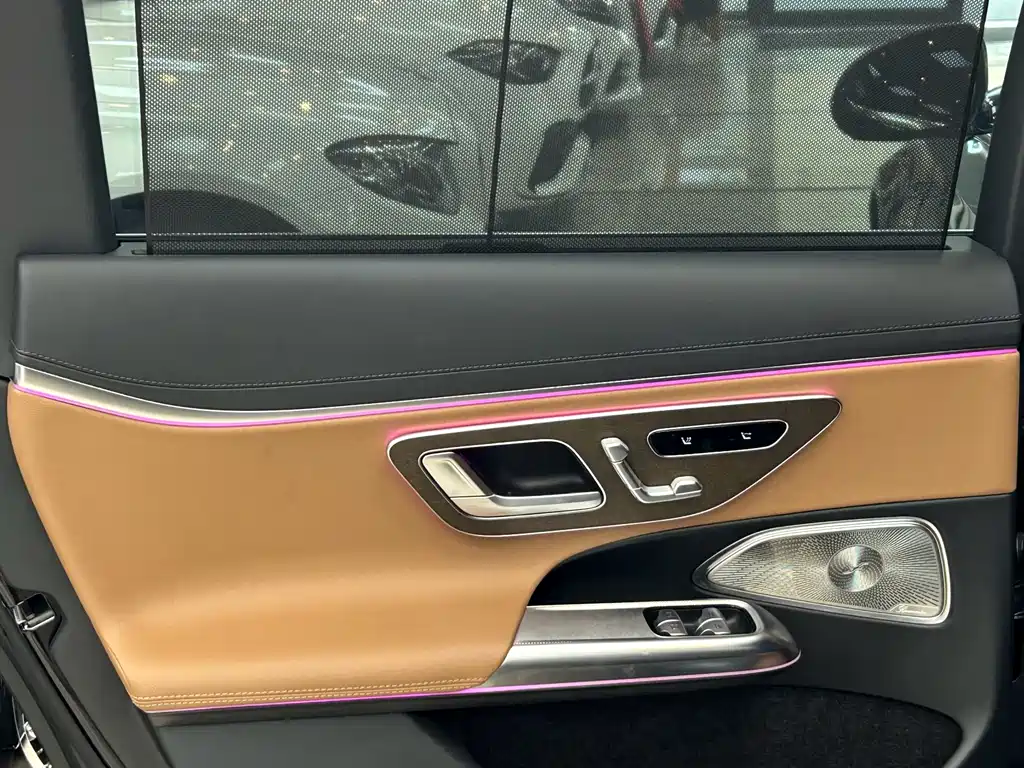 Mercedes-Benz E-Class — миниатюра 12