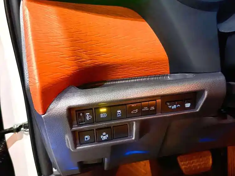 Toyota Granvia — миниатюра 7