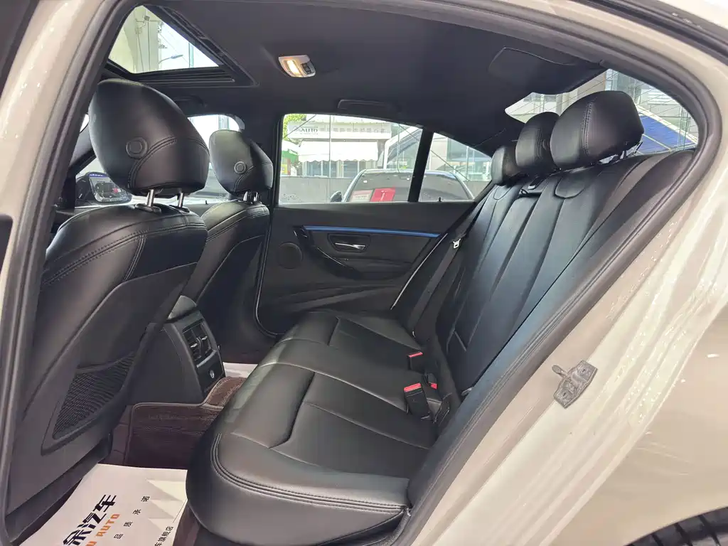 BMW 3 Series — миниатюра 10