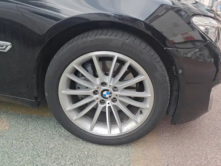 BMW 7 Series — миниатюра 6