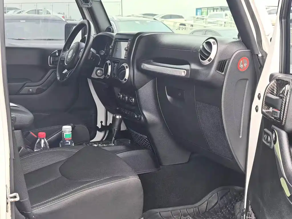 Jeep Wrangler — миниатюра 6