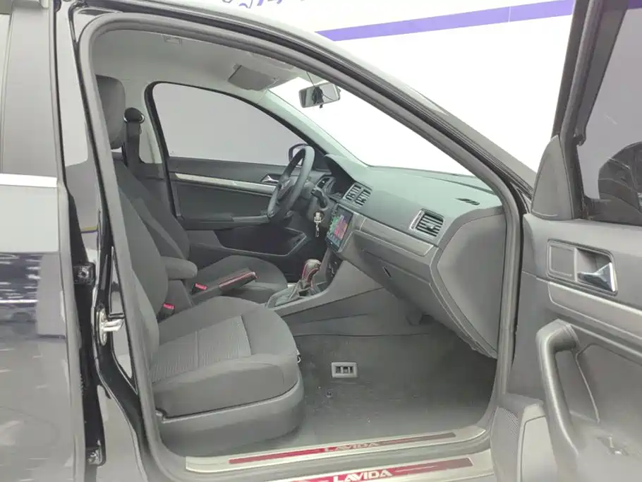Volkswagen Lavida — миниатюра 8
