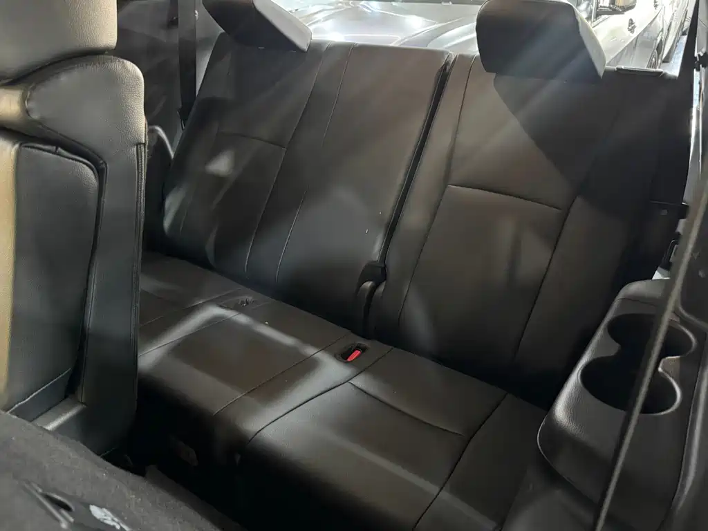 Toyota Crown Kluger — миниатюра 8