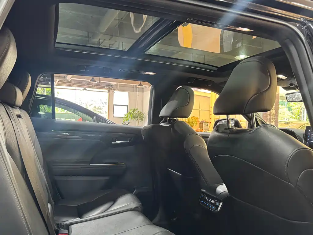 Toyota Crown Kluger — миниатюра 9
