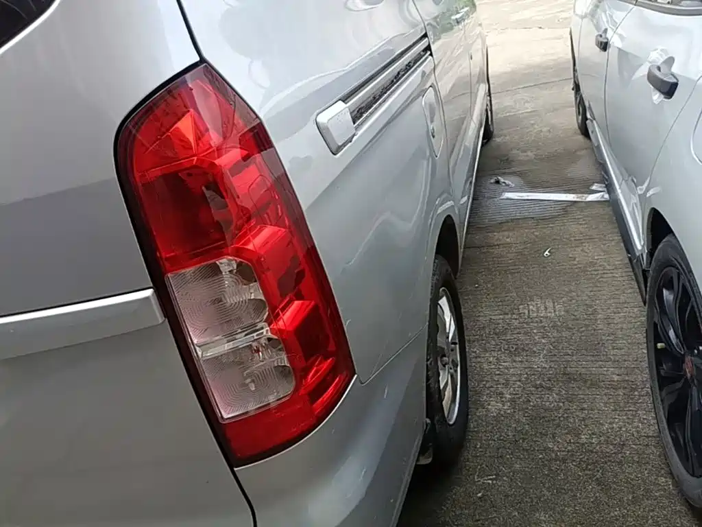 Wuling Hongguang V — миниатюра 8