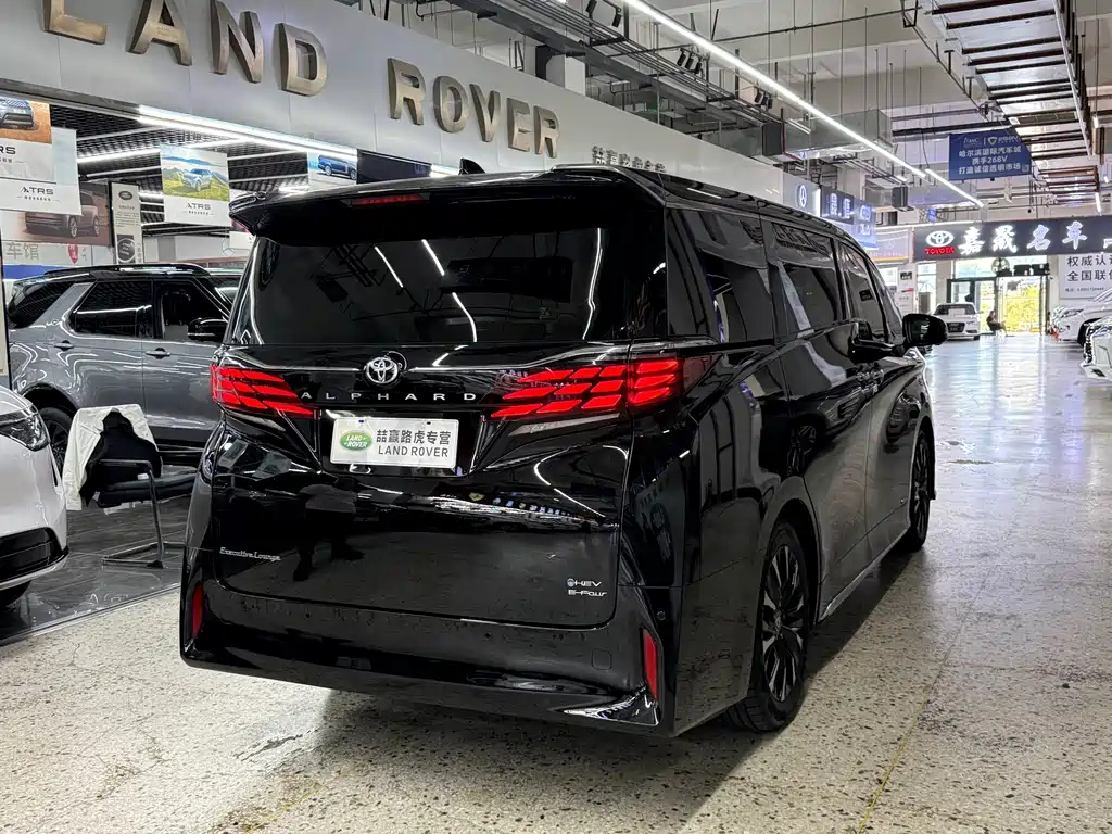Toyota Alphard — миниатюра 9