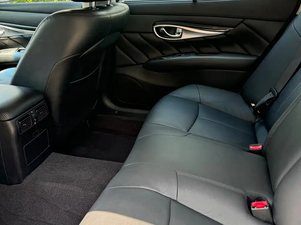 Infiniti Q70 — миниатюра 6