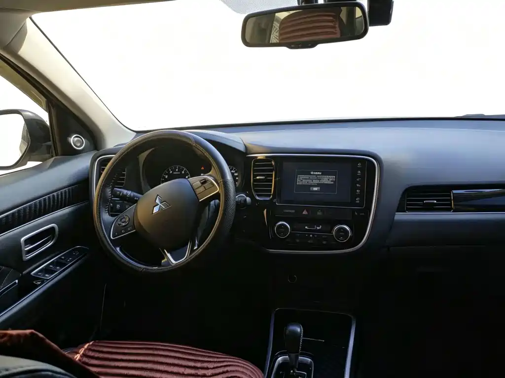 Mitsubishi Outlander — миниатюра 7