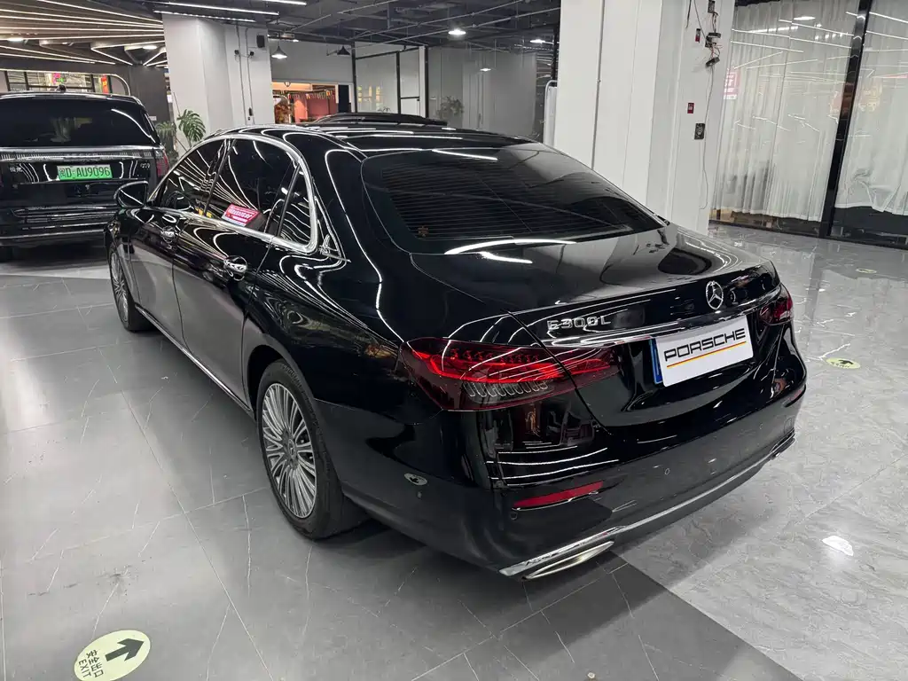 Mercedes-Benz E-Class — миниатюра 6