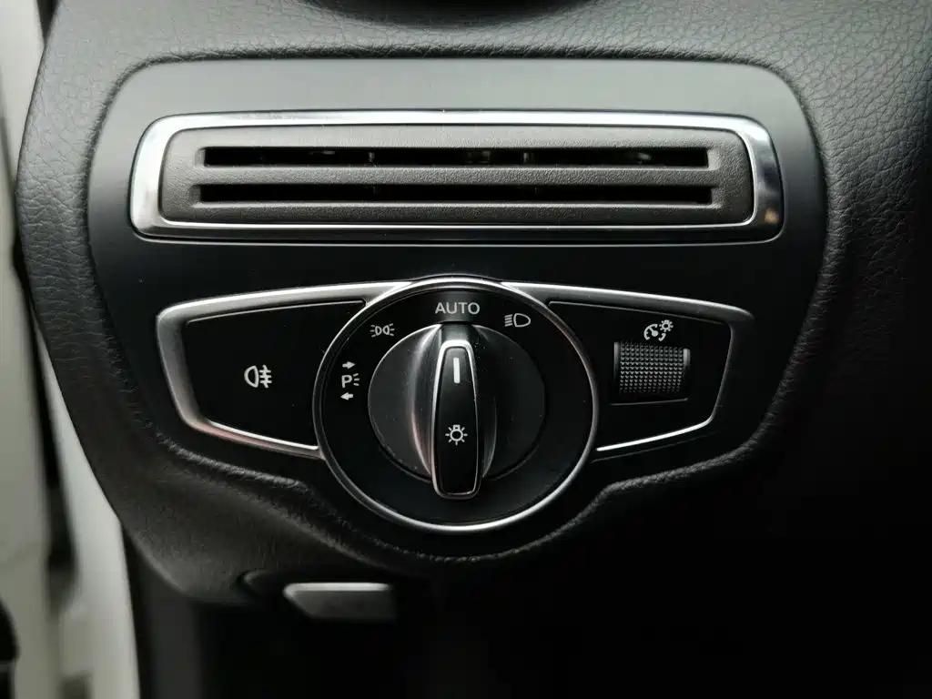 Mercedes-Benz C-Class — миниатюра 21