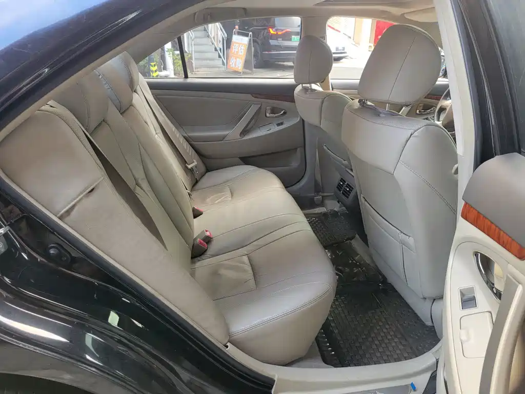 Toyota Camry — миниатюра 8