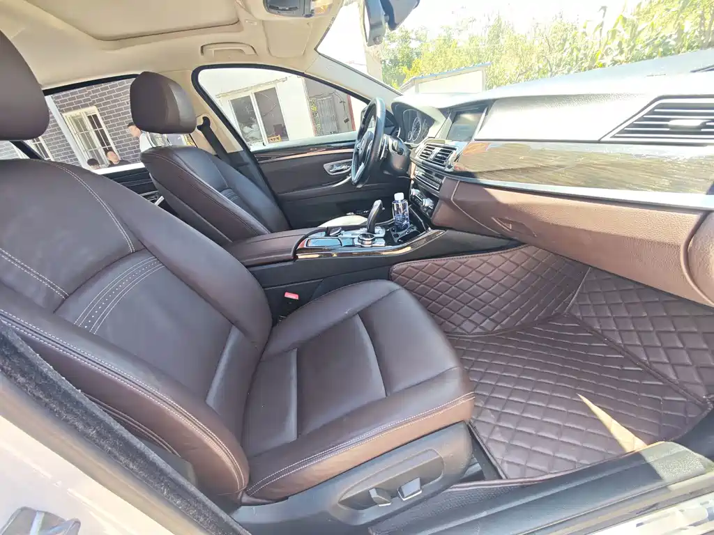 BMW 5 Series — миниатюра 9