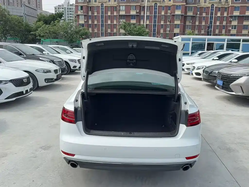 Audi A4L — миниатюра 7