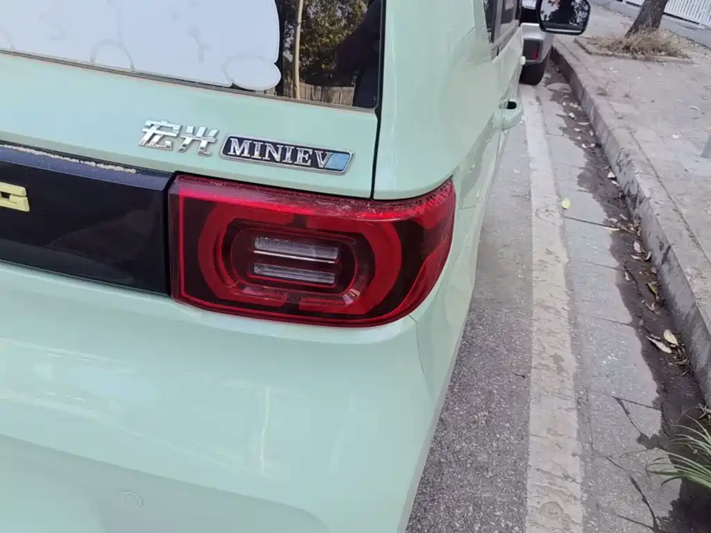 Wuling MINIEV — миниатюра 8