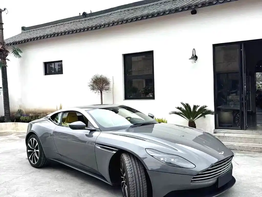 Aston Martin DB11 — миниатюра 2