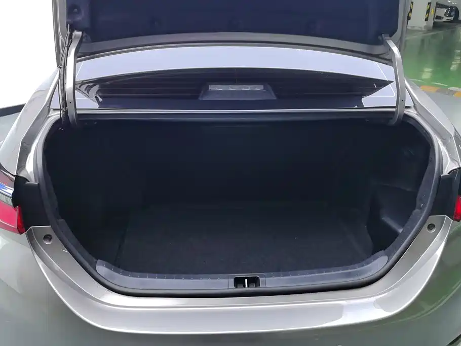 Toyota Corolla Hybrid — миниатюра 4