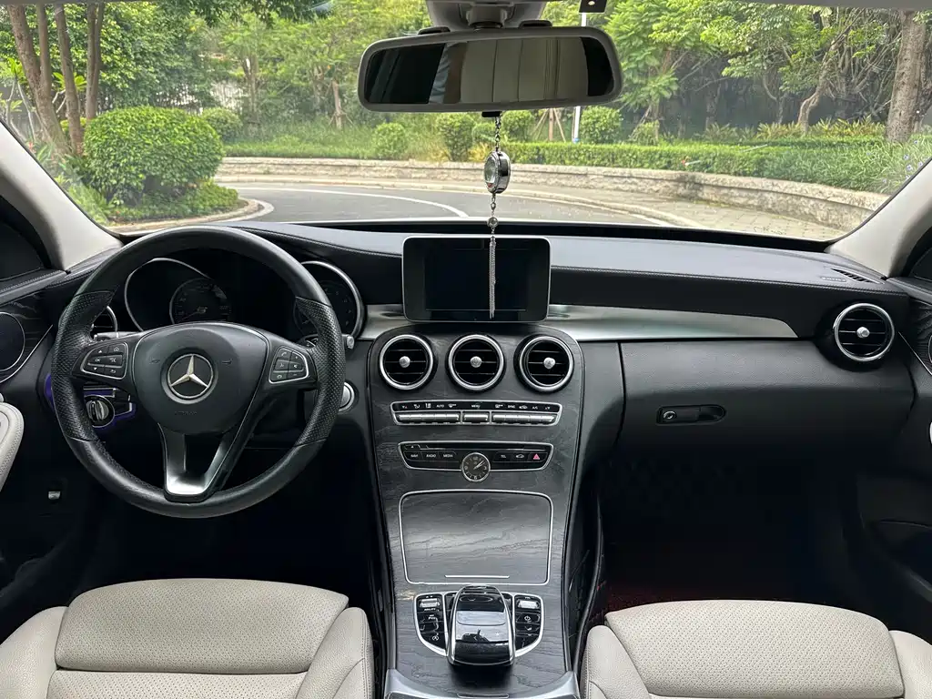 Mercedes-Benz C-Class — миниатюра 12