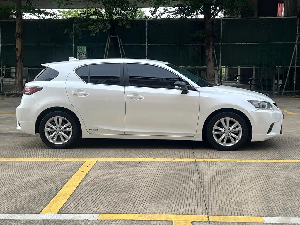 Lexus CT — миниатюра 2