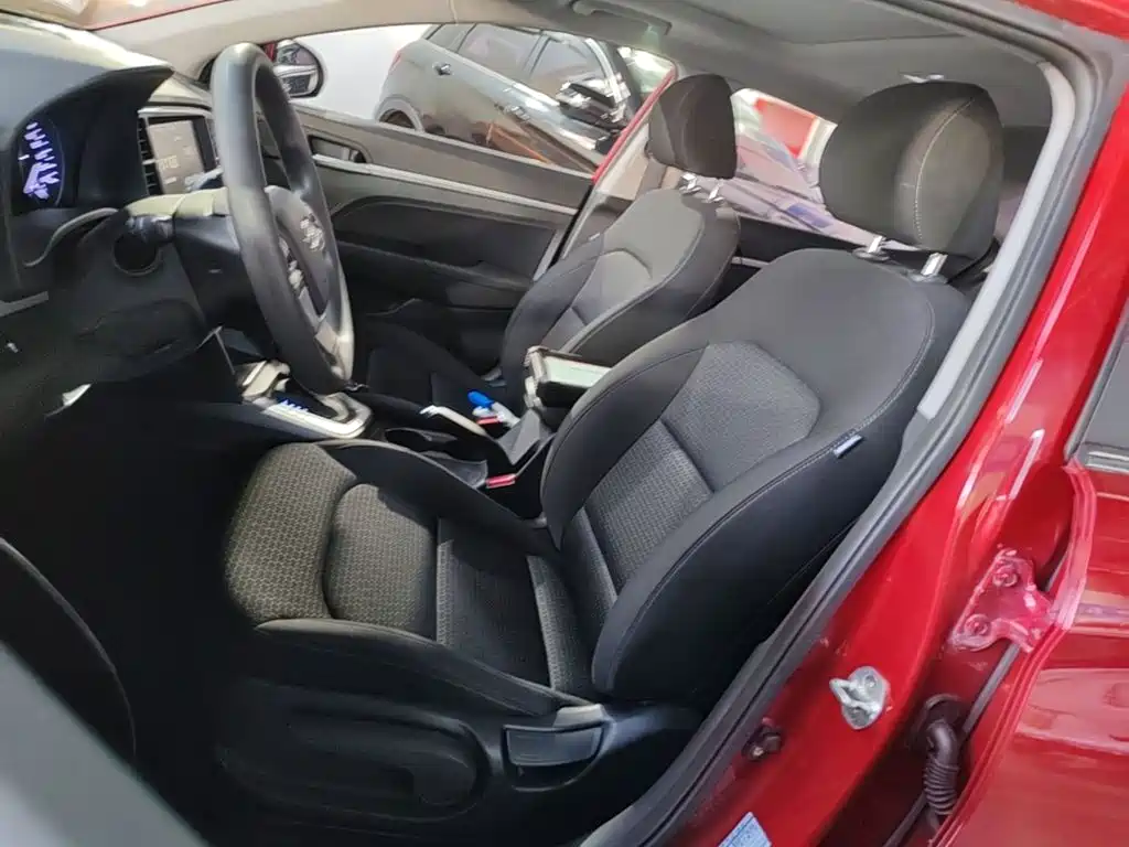 Hyundai Elantra — миниатюра 15