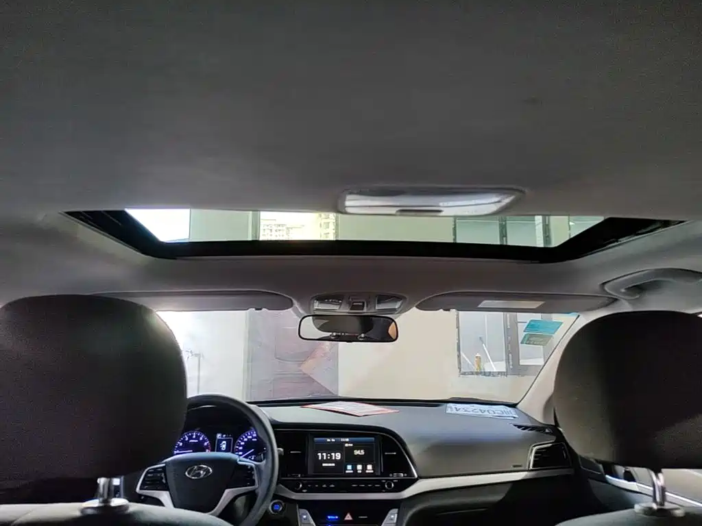Hyundai Elantra — миниатюра 18