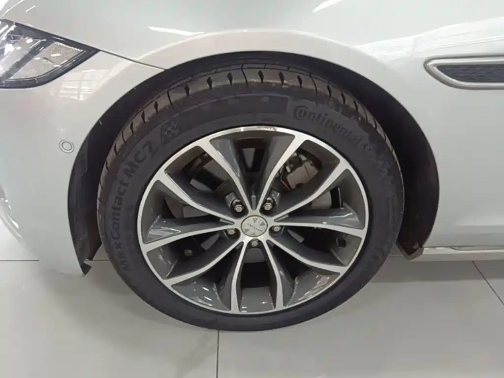 Jaguar XFL — миниатюра 23