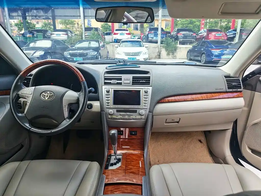 Toyota Camry — миниатюра 6