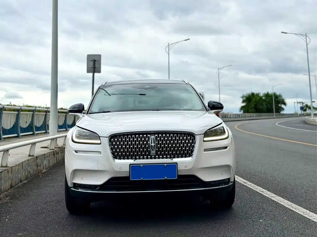 Lincoln Corsair — миниатюра 2
