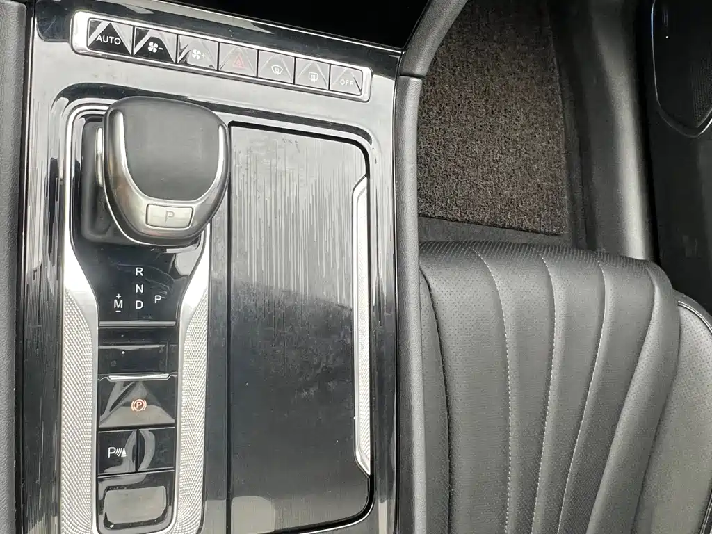 Hongqi Hongqi H5 — миниатюра 16