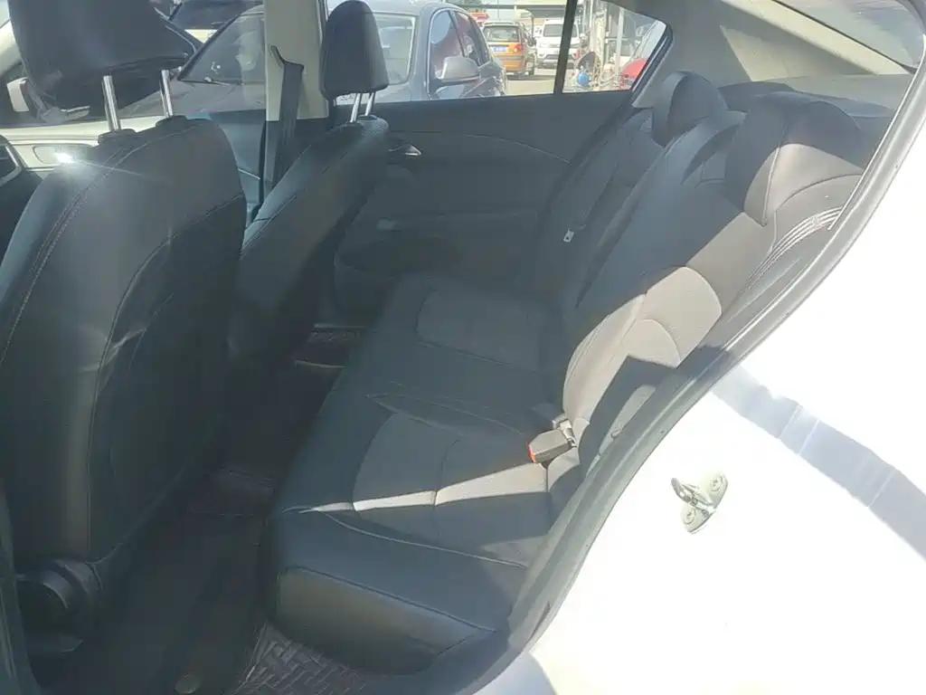 Chevrolet Cavalier — миниатюра 17