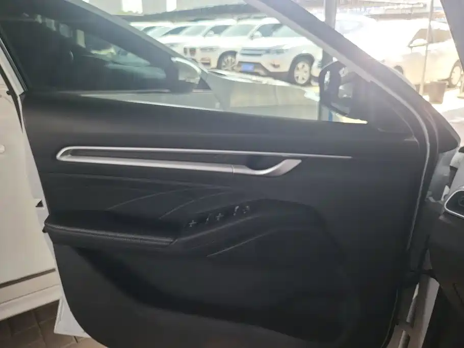 Geely Emgrand — миниатюра 7