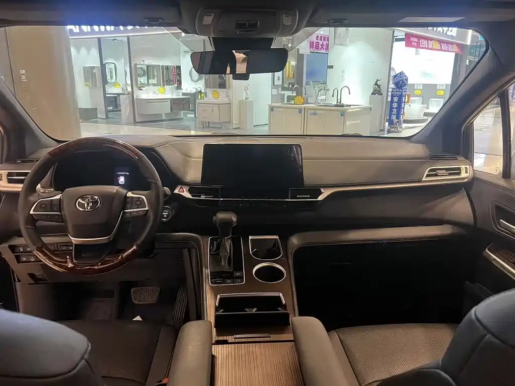 Toyota Sienna — миниатюра 5