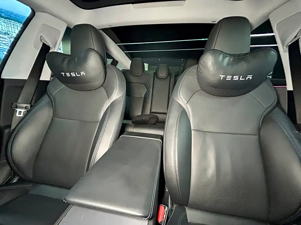 Tesla Model 3 — миниатюра 10