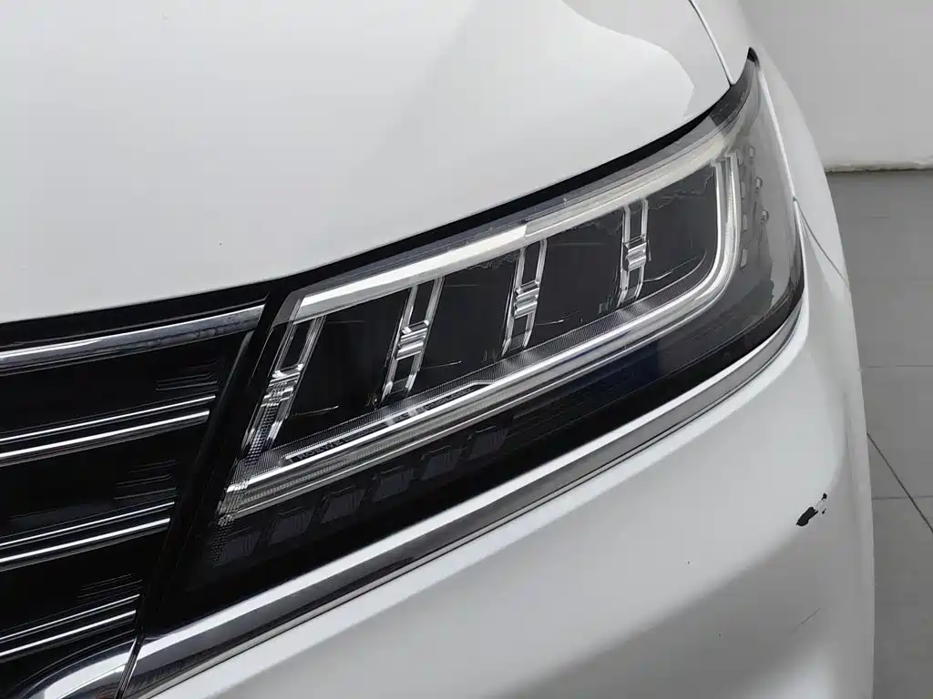 Roewe RX5 — миниатюра 7