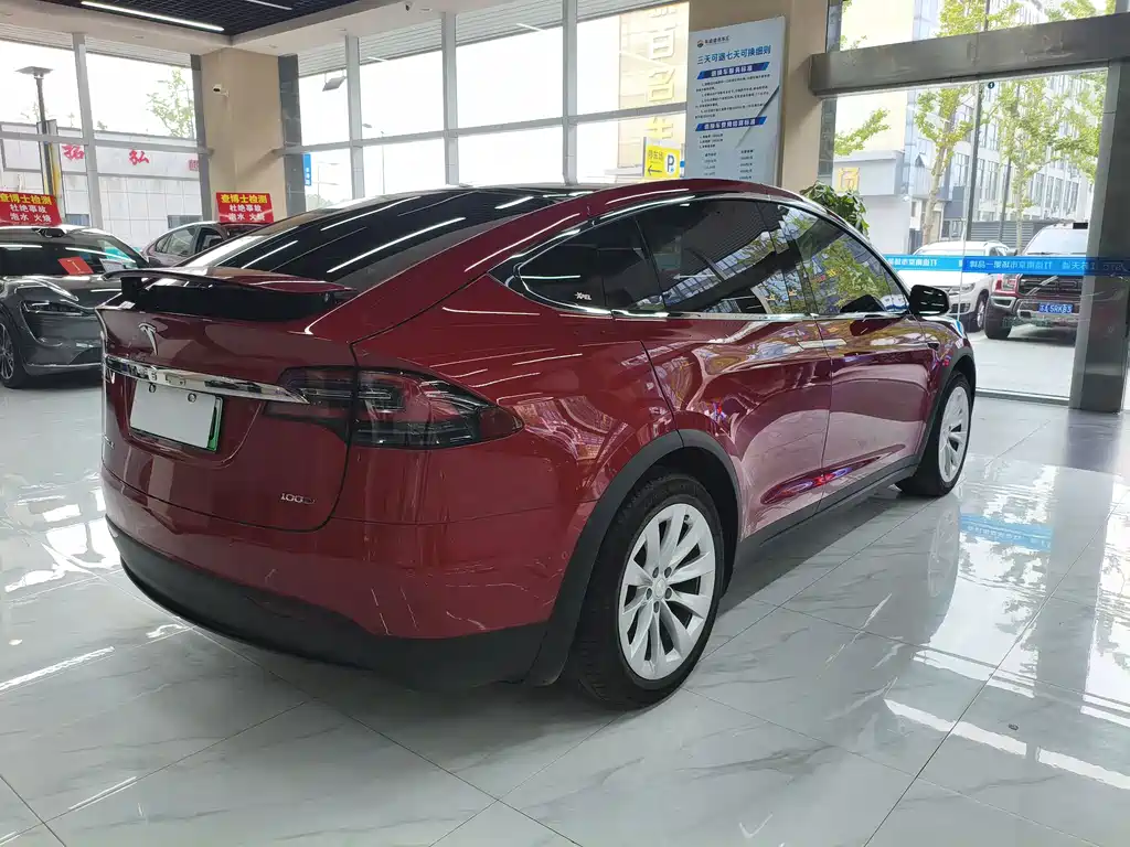 TESLA MODEL X