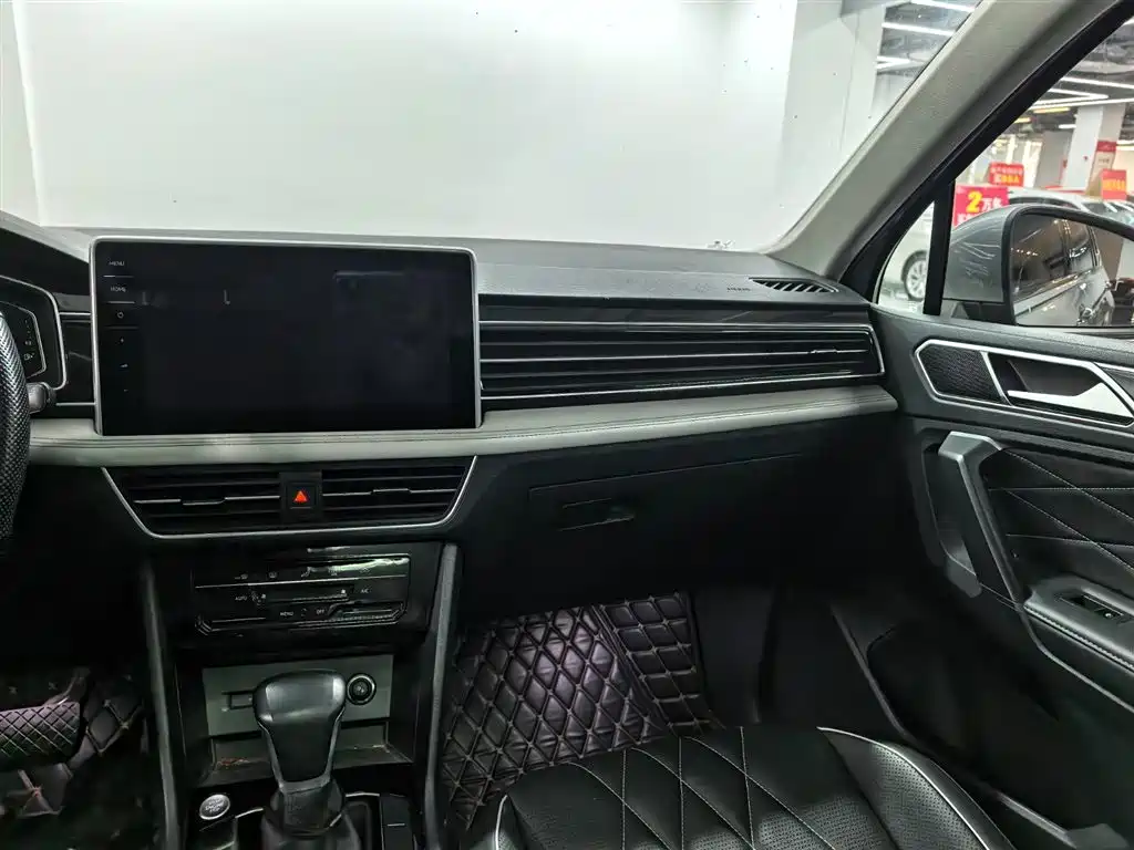 Volkswagen Tiguan L — миниатюра 10