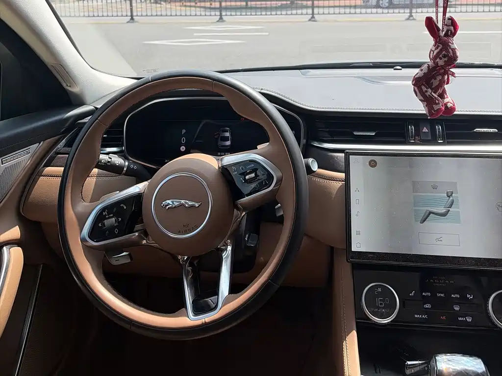 Jaguar XFL — миниатюра 10