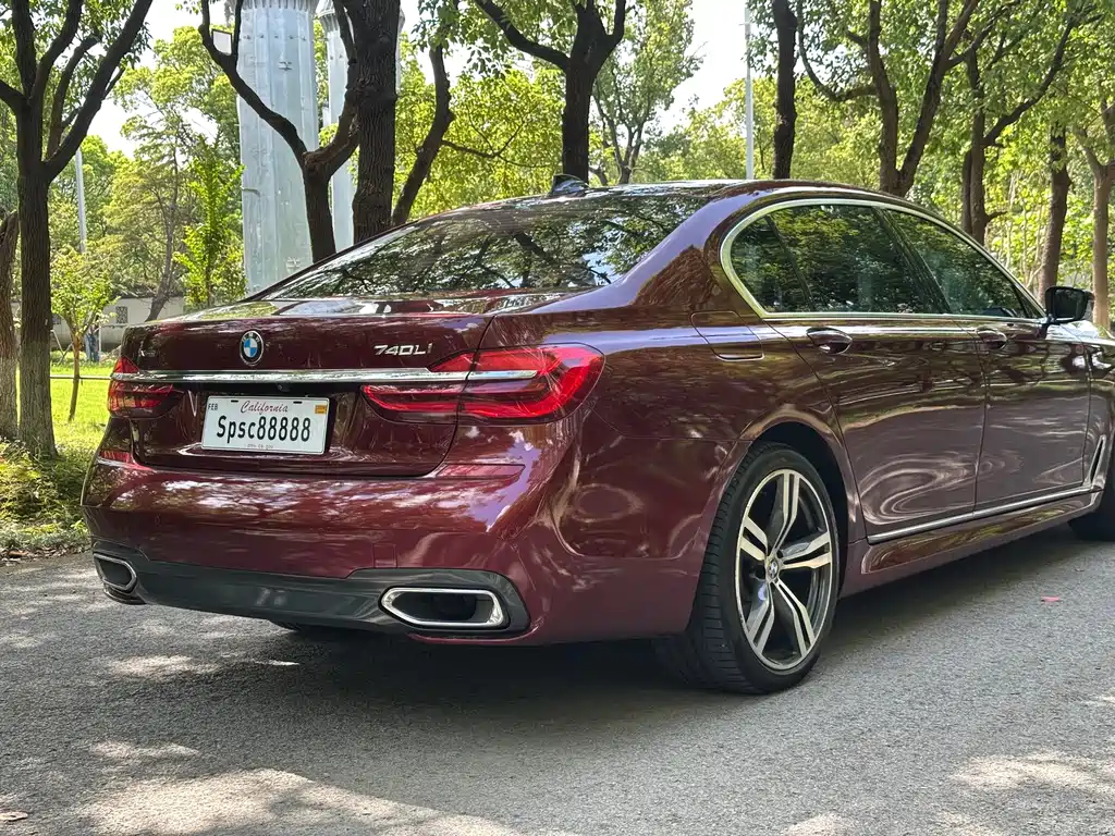BMW 7 Series — миниатюра 7