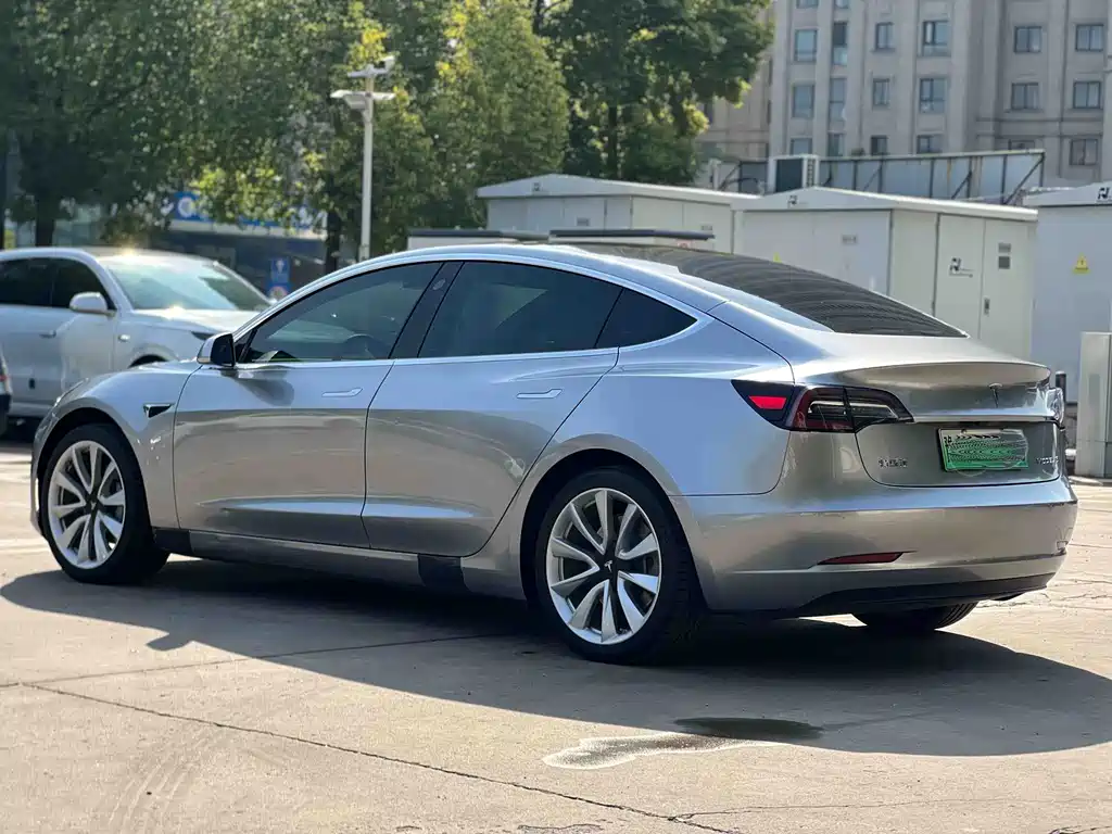 Tesla Model 3 — миниатюра 13