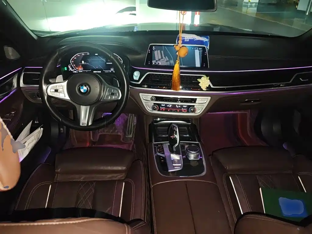 BMW 7 Series — миниатюра 10