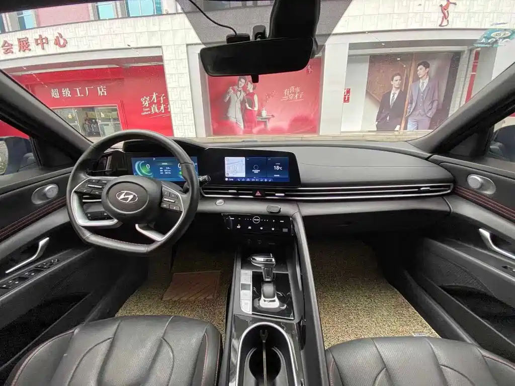 Hyundai Elantra 2021 1.5L CVT LUX Luxury