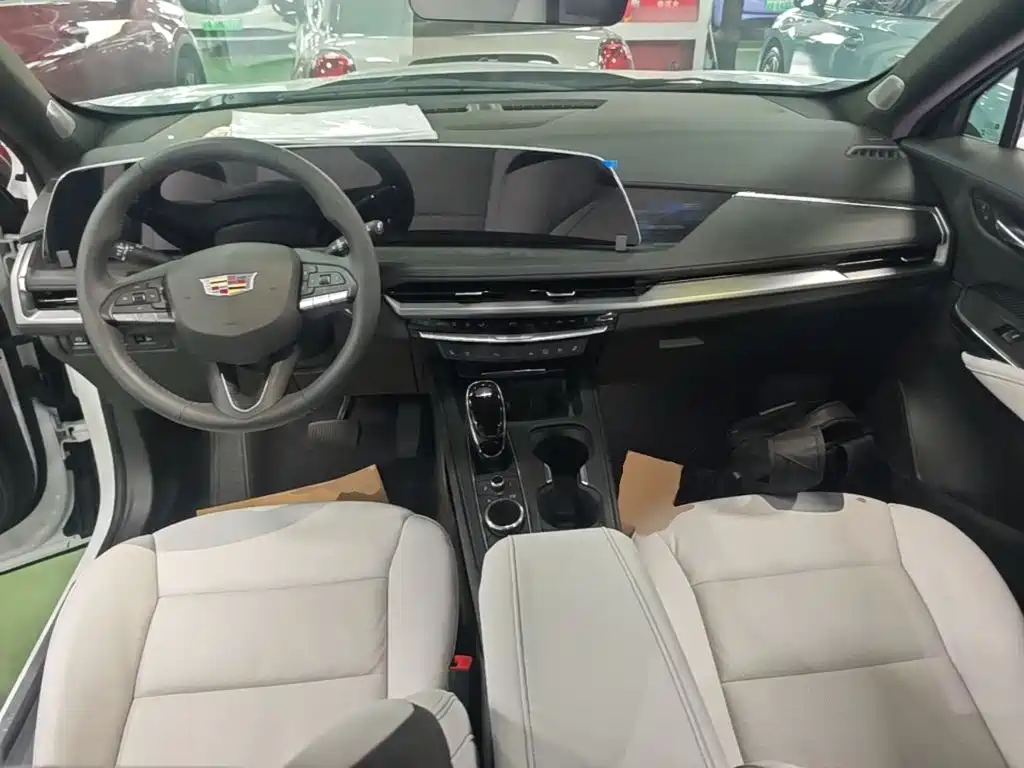 Cadillac XT4 — миниатюра 10