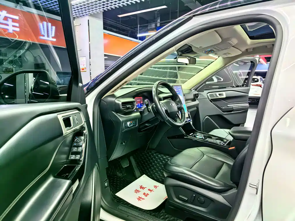 Ford Explorer — миниатюра 6
