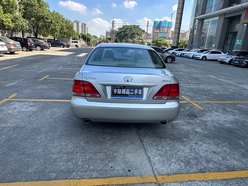 Toyota Crown — миниатюра 5