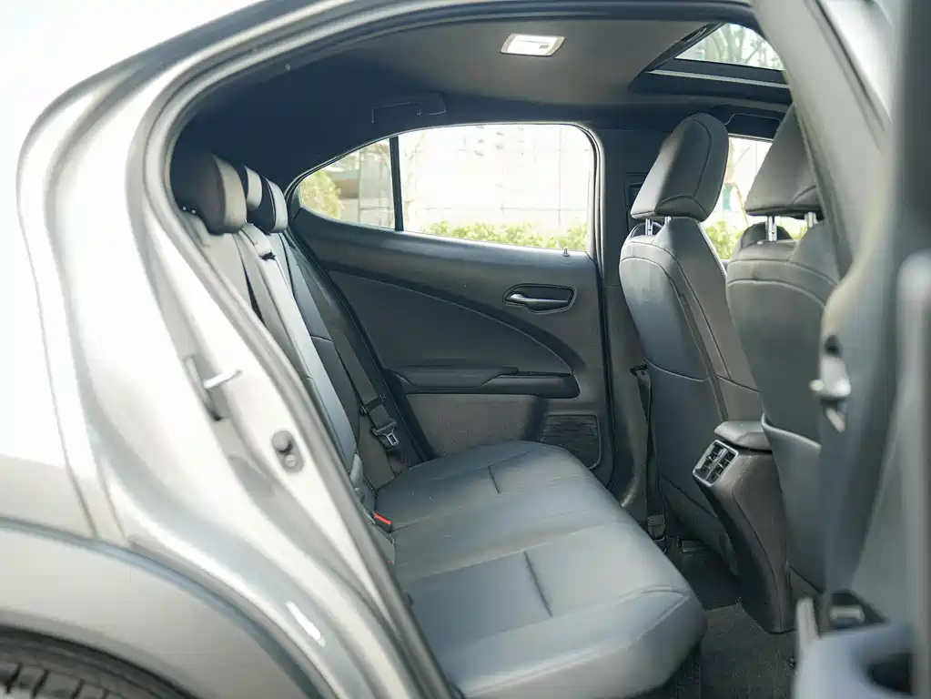 Lexus UX — миниатюра 14