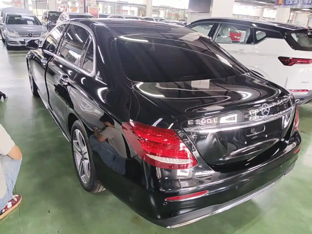 Mercedes-Benz E-Class — миниатюра 5