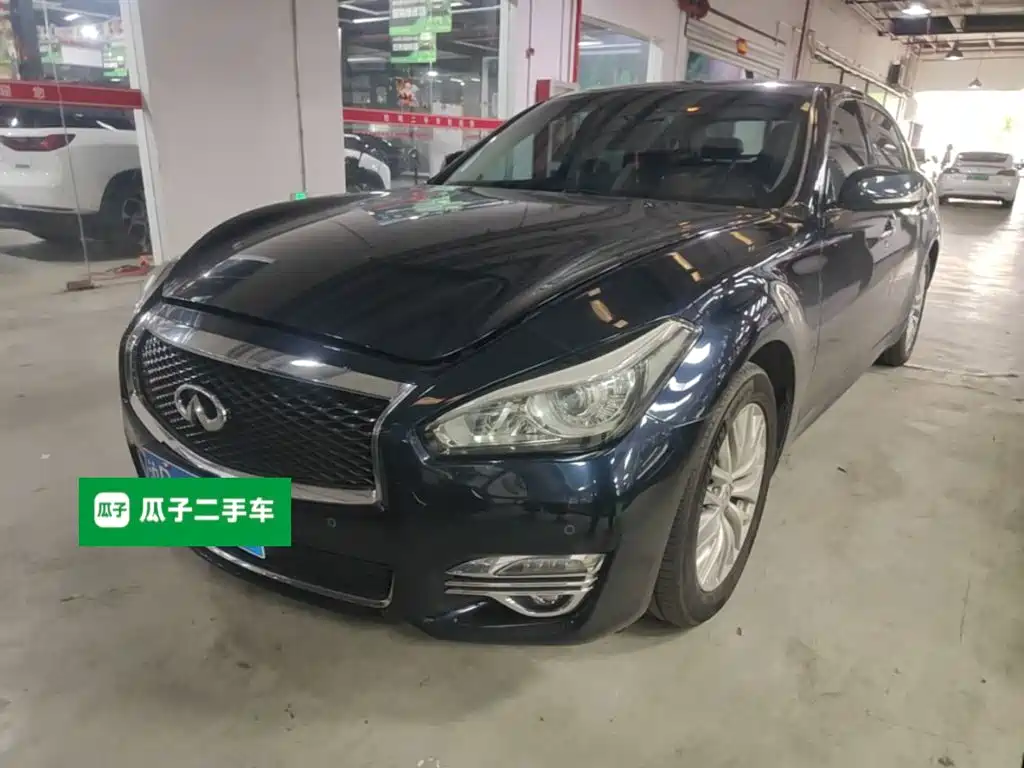 Infiniti Q70