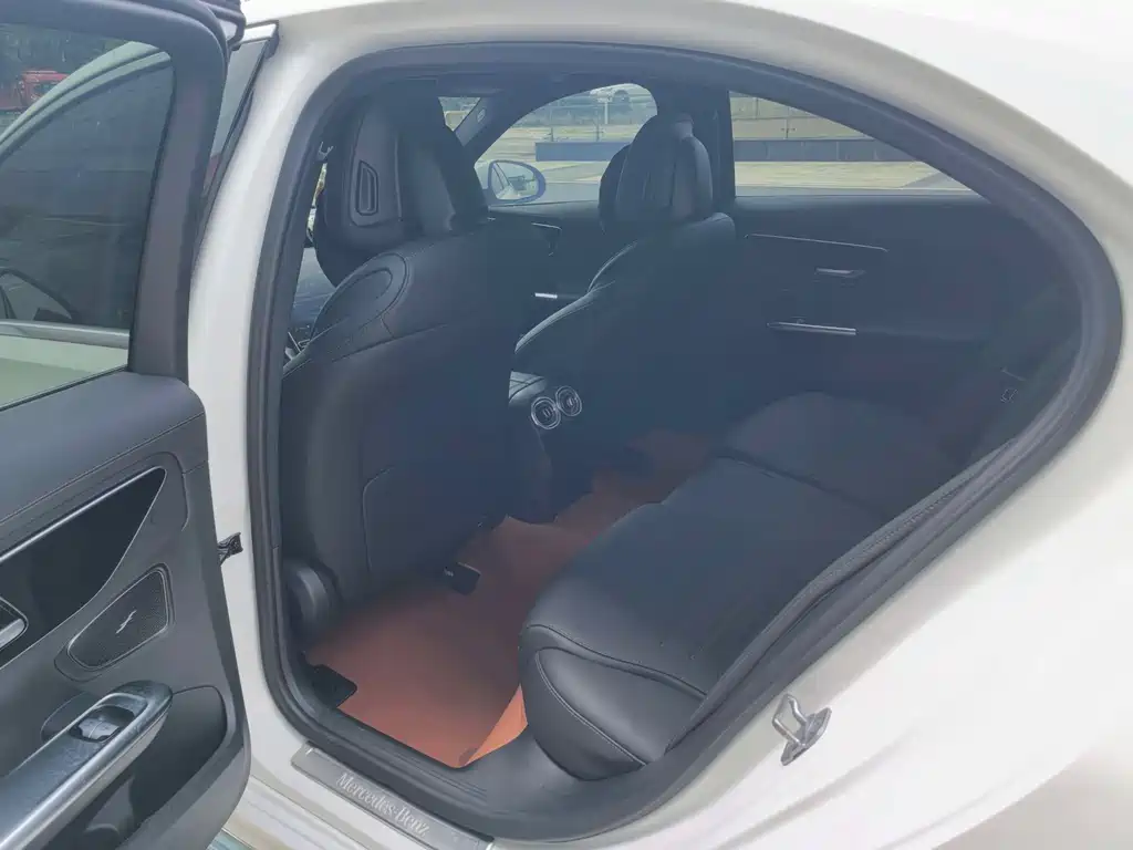 Mercedes-Benz C-Class — миниатюра 5