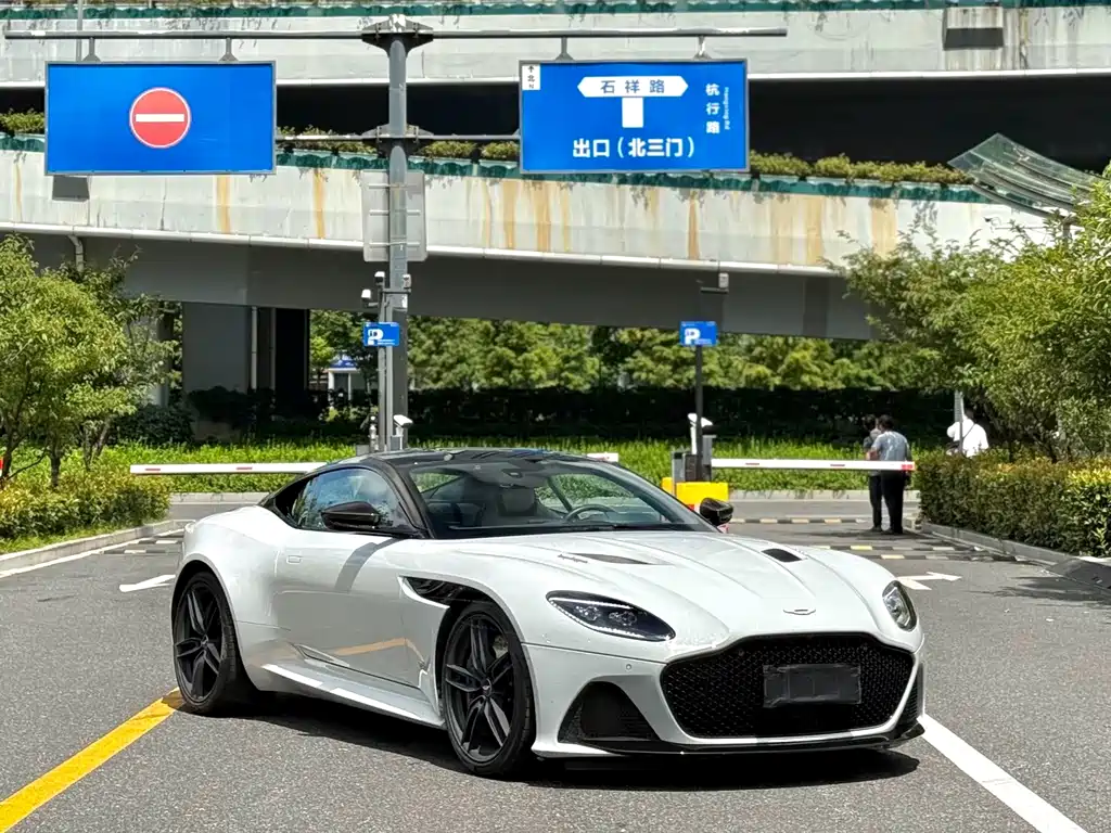 Aston Martin DBS — миниатюра 2