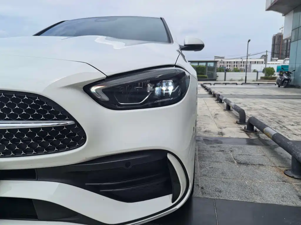 Mercedes-Benz C-Class — миниатюра 13